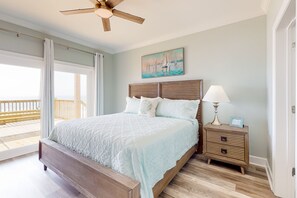 5 bedrooms, internet, bed sheets - Exquisite oceanfront beach home with hot tub, central AC, balcony, & W/D (Dauphin Island)