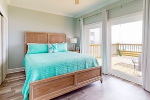 5 bedrooms, internet, bed sheets - Exquisite oceanfront beach home with hot tub, central AC, balcony, & W/D (Dauphin Island)