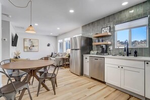 Fridge, microwave, oven, stovetop - Tonka Heights! Family Home! King Hot Tub! BBQ (Colorado Springs)