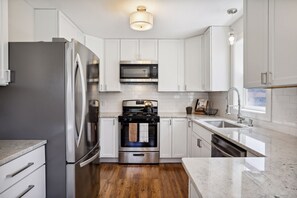 Private kitchen - South Minneapolis/Armatage Modern Farmhouse (Minneapolis)