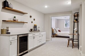 5 bedrooms, WiFi, bed sheets