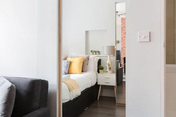 1 bedroom, iron/ironing board, free WiFi, bed sheets - 1 Bed Apartment in Central Victoria (Greater London)