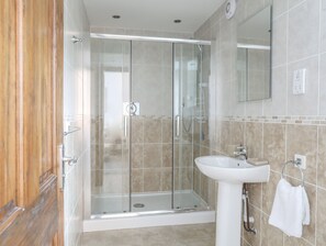 Cottage | Bathroom | Shower - Cottage (Pwllheli)