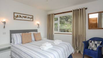 Mökki | 2 makuuhuonetta, yksilöllisesti sisustettu, yksilöllisesti kalustettu