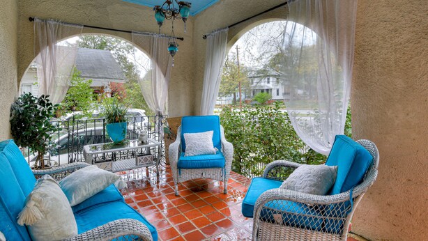 A covered patio with wicker furniture, a blue ceiling, and large windows. - Stay just 3 miles from Augusta National during Masters Week! (Augusta)