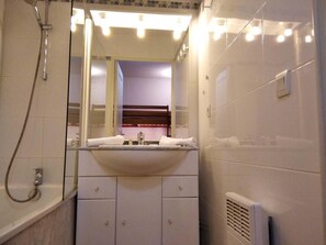 Bathtub - 1st floor, view ski slopes, fitness, swimming pool, terrace, tv, ski locker, 28m², Barèges/La Mongie (La Mongie)