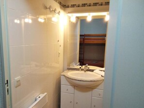 Bathtub - 1st floor, view ski slopes, fitness, swimming pool, terrace, tv, ski locker, 28m², Barèges/La Mongie (La Mongie)