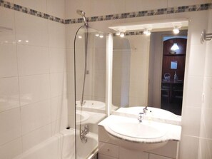 Bathtub - 1st floor, view ski slopes, fitness, swimming pool, terrace, tv, ski locker, 33m², Barèges/La Mongie (La Mongie)