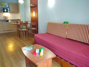 Living area - 1st floor, view ski slopes, fitness, swimming pool, terrace, tv, ski locker, 33m², Barèges/La Mongie (La Mongie)