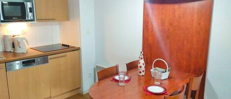 Kühlschrank, Mikrowelle, Geschirrspüler