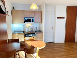 Fridge, microwave, dishwasher, coffee/tea maker