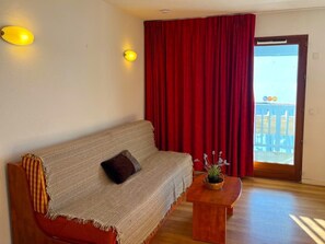 Living area - 2nd floor, view ski slopes, fitness, swimming pool, terrace, tv, ski locker, 28m², Barèges/La Mongie (La Mongie)