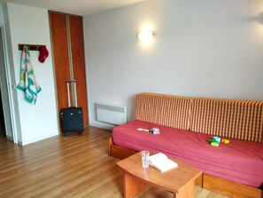 Interior - View ski slopes, fitness, swimming pool, terrace, tv, ski locker, 28m², Barèges/La Mongie (La Mongie)