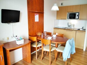 Dining - View ski slopes, fitness, swimming pool, terrace, tv, ski locker, 28m², Barèges/La Mongie (La Mongie)