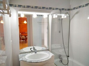 Bathtub - 1st floor, view ski slopes, fitness, swimming pool, terrace, tv, ski locker, 33m², Barèges/La Mongie (La Mongie)