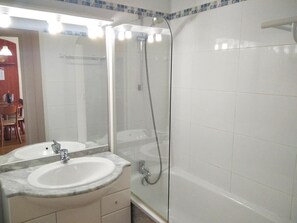Bathtub - 1st floor, view ski slopes, fitness, swimming pool, terrace, tv, ski locker, 33m², Barèges/La Mongie (La Mongie)