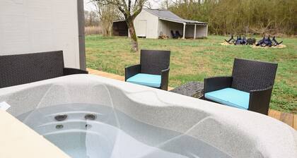 Maple Tree Cottage - Close to boat docks and Wedding venues