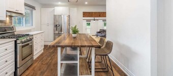 Luxury Cottage on 8 Acres of Greenery w/ Pool & Games Room!