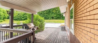 Luxury Cottage on 8 Acres of Greenery w/ Pool & Games Room!