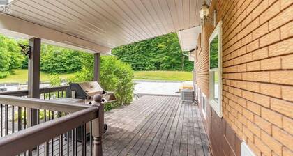 Luxury Cottage on 8 Acres of Greenery w/ Pool & Games Room!