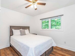 4 bedrooms, free WiFi, bed sheets