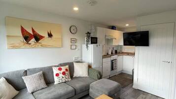 Smart-TV, DVD-Player, Tischtennisplatte