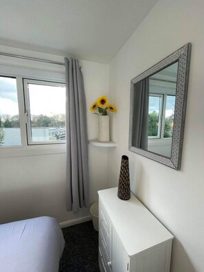 2 bedrooms, iron/ironing board, travel crib, free WiFi - Villa 22 Lanteglos Hotel (Lanteglos)