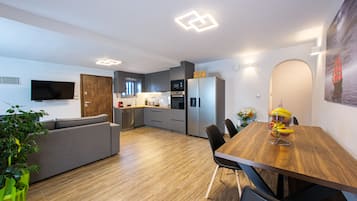 Villa | Cocina privada | Refrigerador, microondas, horno y parrilla de estufa