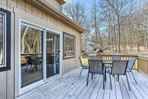Outdoor dining - Game Room, Fire Pit: Family-Friendly Poconos Haven (East Stroudsburg)