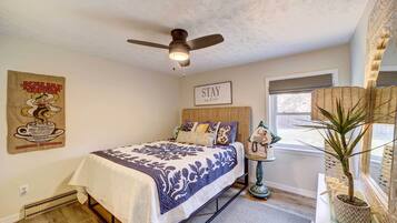 2 bedrooms, iron/ironing board, internet, bed sheets
