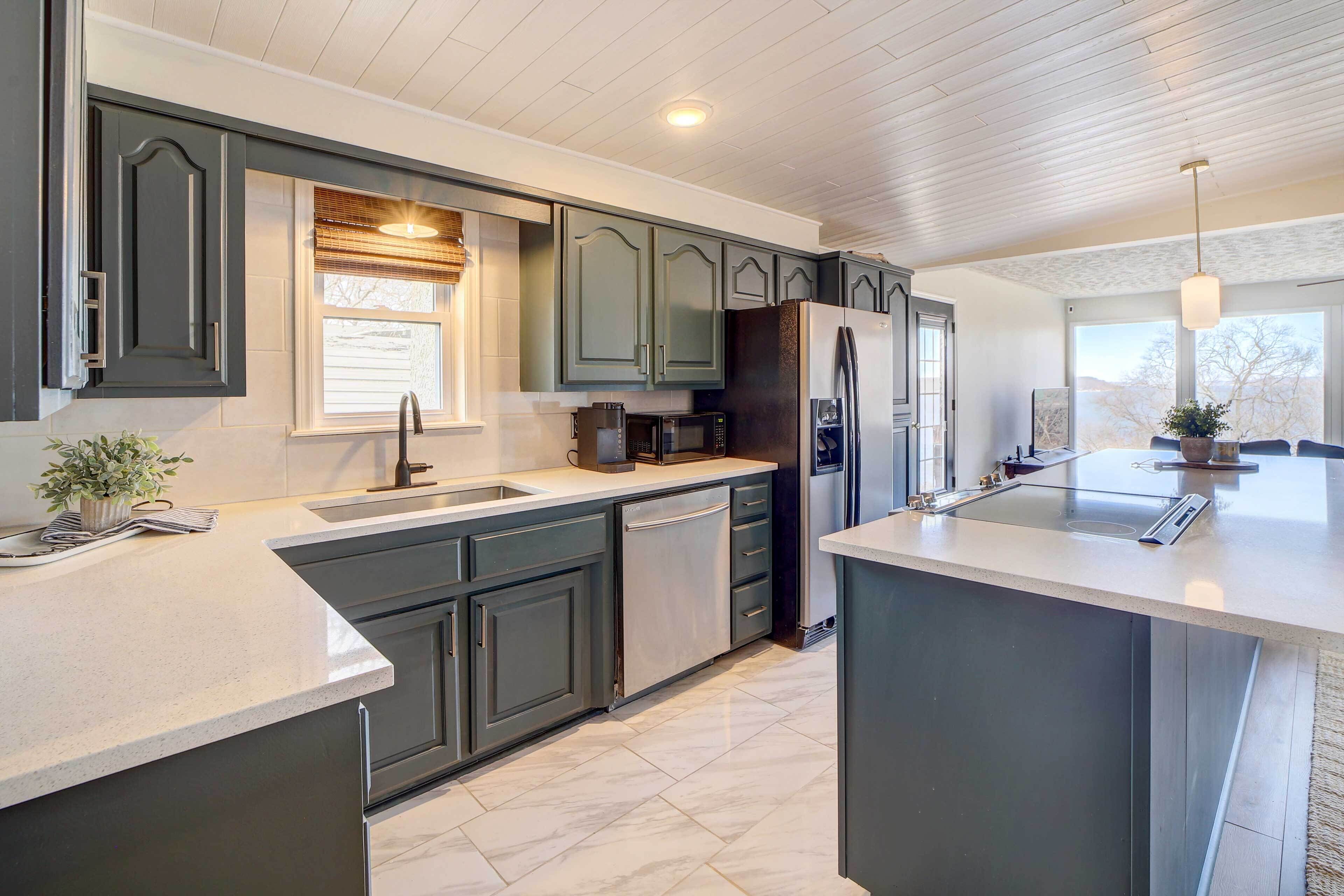 Fridge, microwave, stovetop, dishwasher
