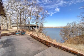 Terrace/patio - Lake Hudson Home w/ Patio in Locust Grove (Locust Grove)