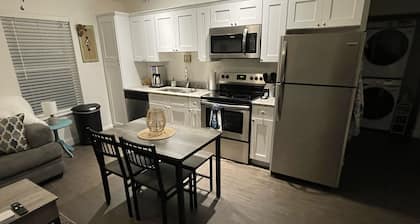 Adorable Cottage Next To Rainbow River & Blue Run!