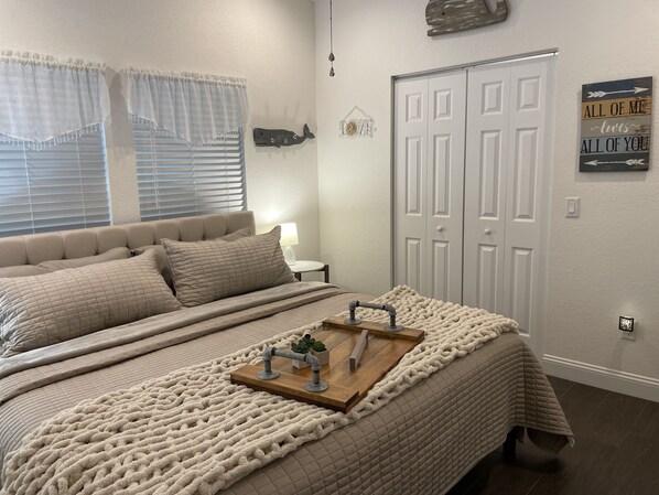 1 bedroom, travel cot, WiFi, bed sheets
