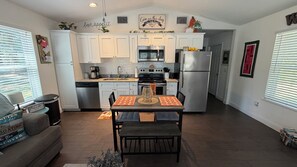 Private kitchen - Adorable Cottage Next To Rainbow River & Blue Run! (Dunnellon)