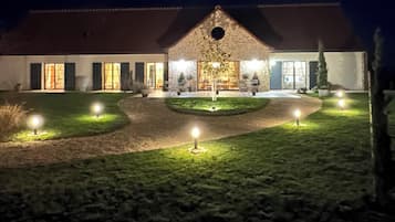 المنشأة من الخارج