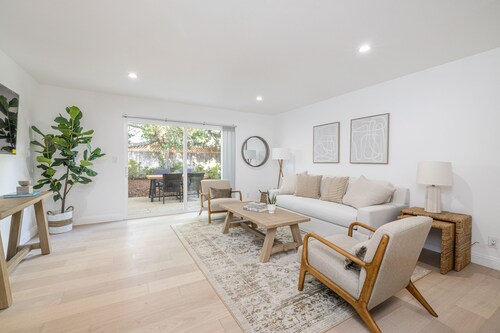 Two Story Apartment Near Beach