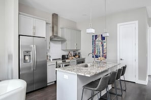 Fridge, microwave, oven, stovetop - Nashville Luxe Stay • Rooftop & Hot Tub (Nashville)