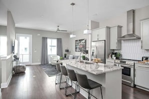Fridge, microwave, oven, stovetop - Nashville Luxe Stay • Rooftop & Hot Tub (Nashville)