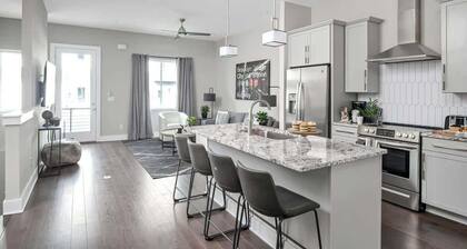 Nashville Luxe Stay • Rooftop & Hot Tub