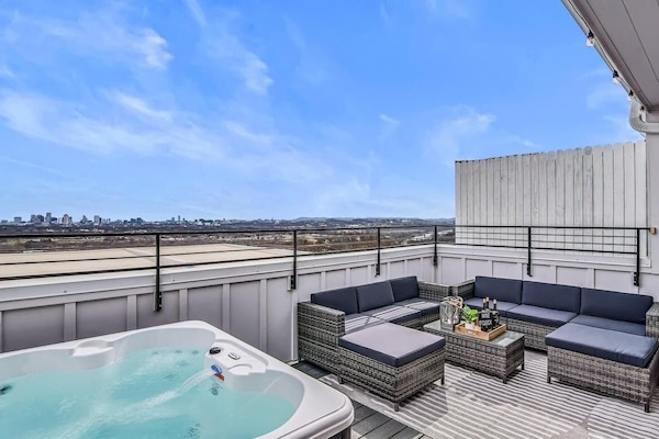 Tina de hidromasaje al aire libre