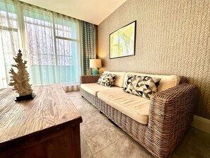 TV - Stunning 2 bedroom Apartment inc. Free Parking (Poole)