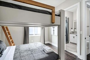 4 soverom, strykejern/-brett, reiseseng for barn og wi-fi