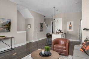 TV - 2 Luxe New Homes • Side-by-Side • Sleep 24 (Nashville)