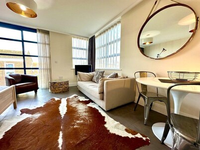 Beautiful Couples Retreat - FREE Parking & WiFi