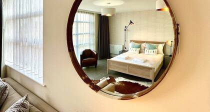 Beautiful Couples Retreat - FREE Parking & WiFi