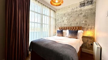 1 bedroom, iron/ironing board, free Internet, bed sheets