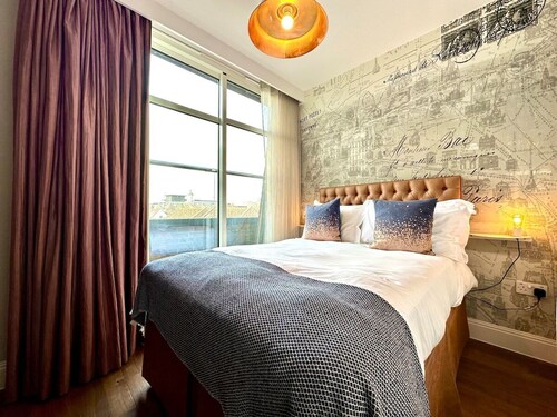 Amazing Modern Apartment - Free Secure Parking!