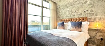 Amazing Modern Apartment - Free Secure Parking!