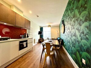 Interior - Amazing Modern Apartment - Free Secure Parking! (Poole)